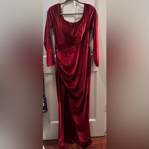 Red velvet dress with padding and slit
